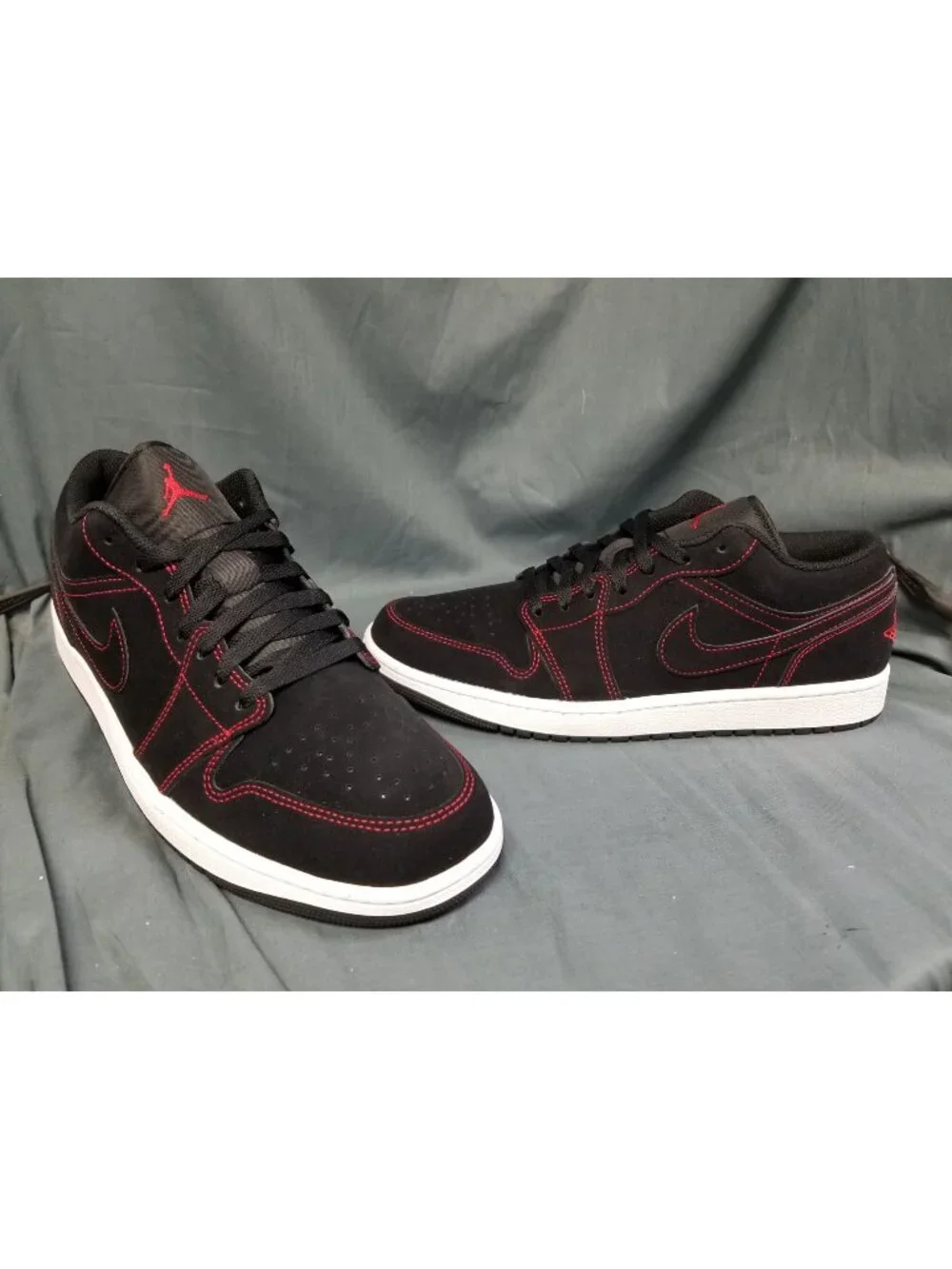 Air Jordan 1 Low Black/Red/White 553558 076 Men's Size 10.5 NEW NO BOX!